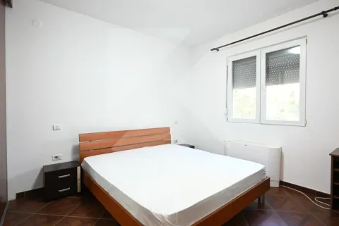 Bedroom with a double bed and a window. - image 14