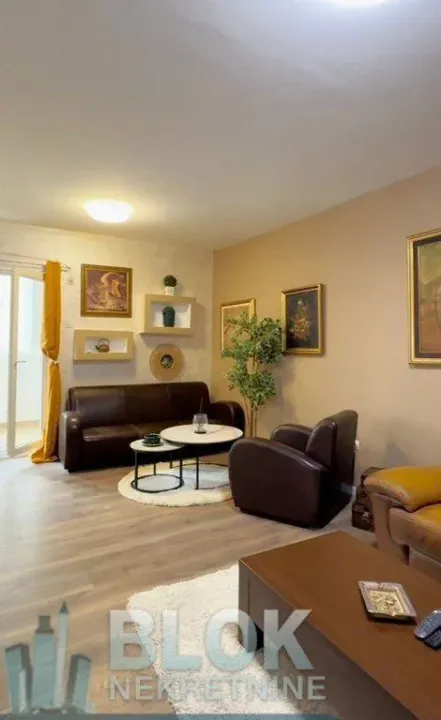 Izdavanje, trosoban stan, 110m², Preko Morače, Podgorica