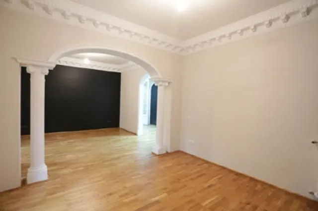 Izdavanje, kuća, 550m², Autokomanda, Voždovac Sve Podlokacije