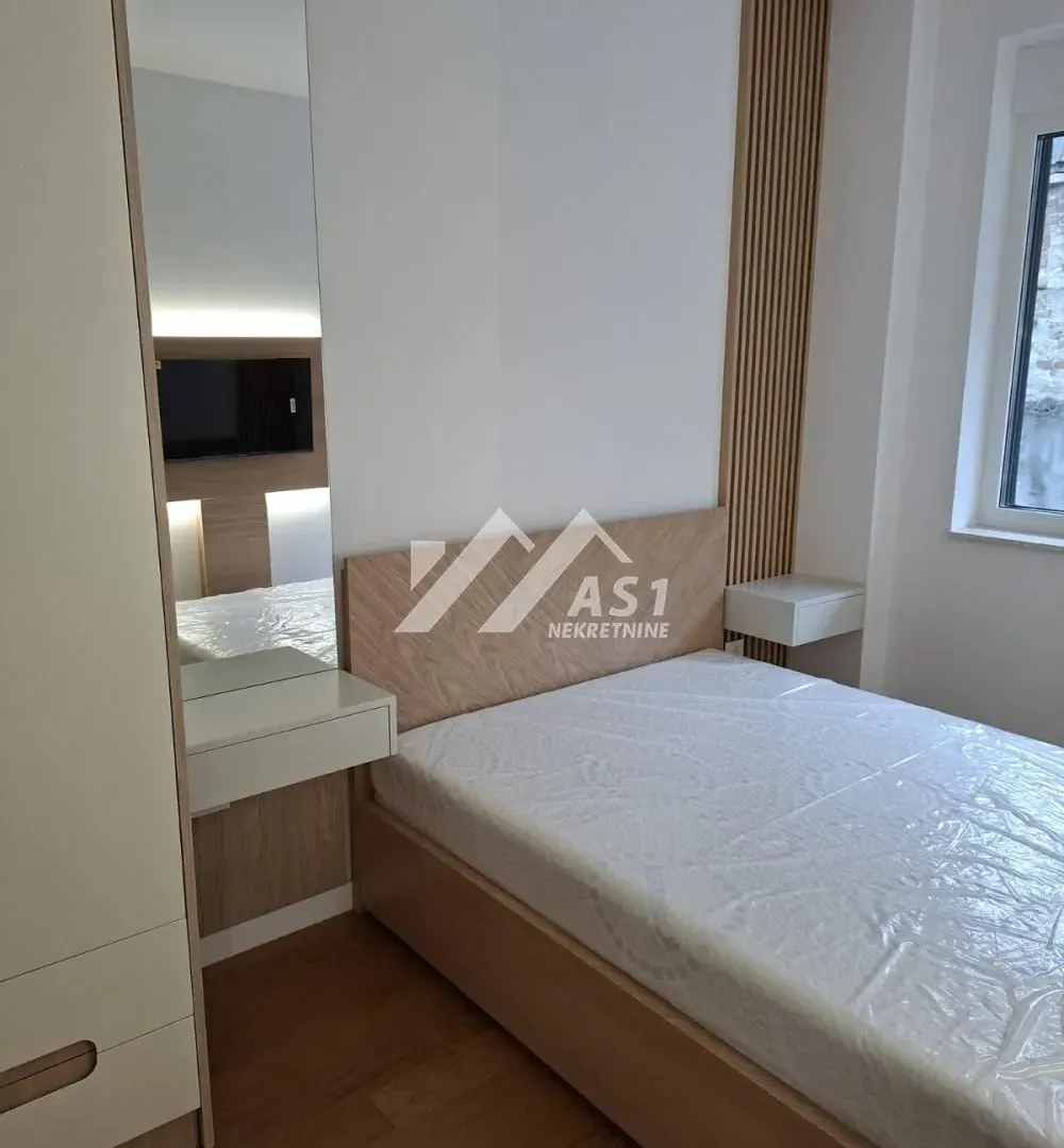 Izdavanje, jednosoban stan, 35m², Bulevar Evrope, Novi Sad Sve Podlokacije