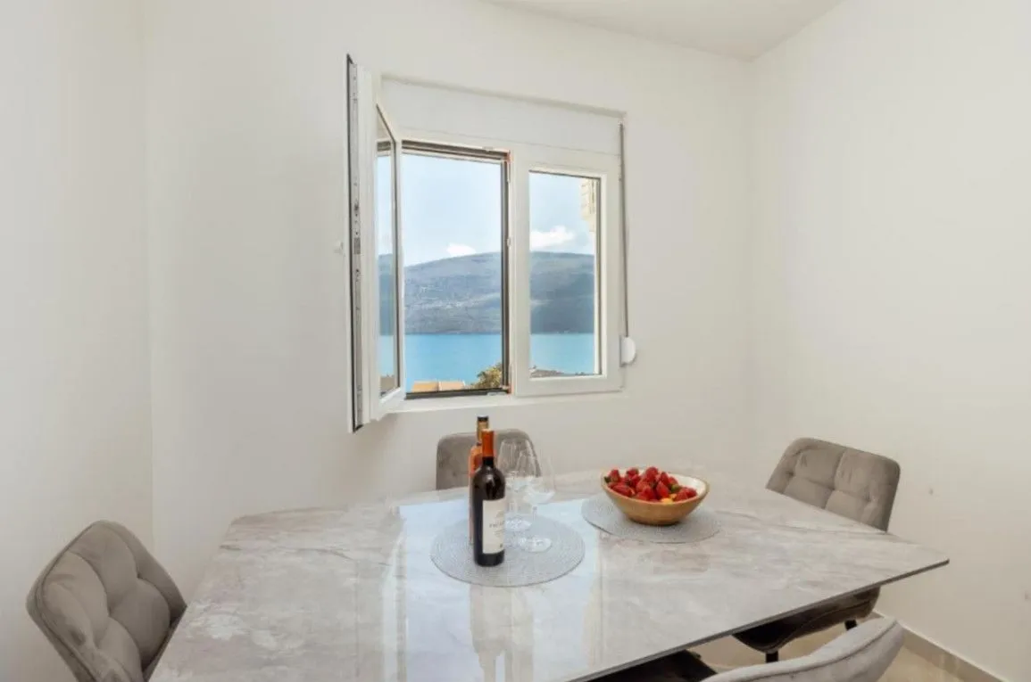 Prodaja, dvosoban stan, 87m², Baošići, Herceg Novi