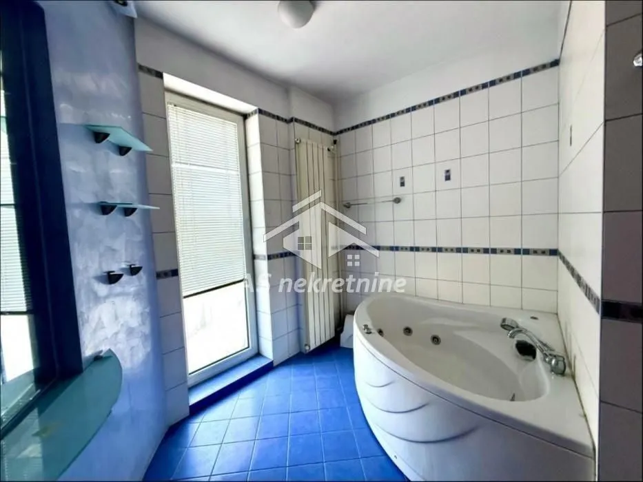 Prodaja, stan, 207m², Kalenić Pijaca, Vračar Sve Podlokacije
