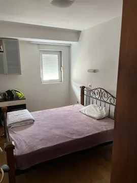 Bright bedroom with a double bed. - image 9