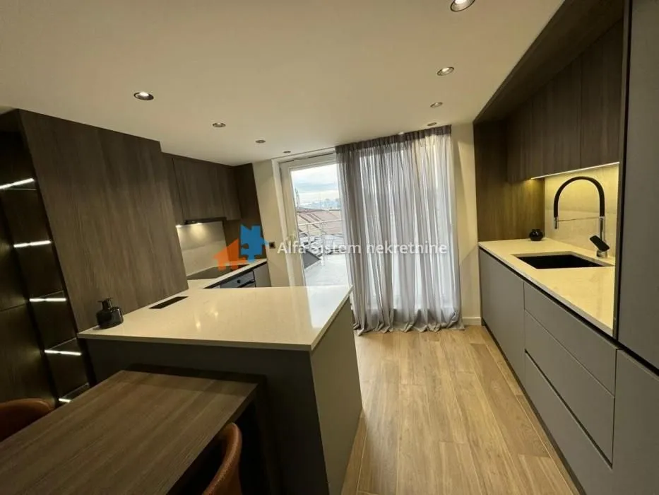Izdavanje, trosoban stan, 100m², Savski Venac, Beograd