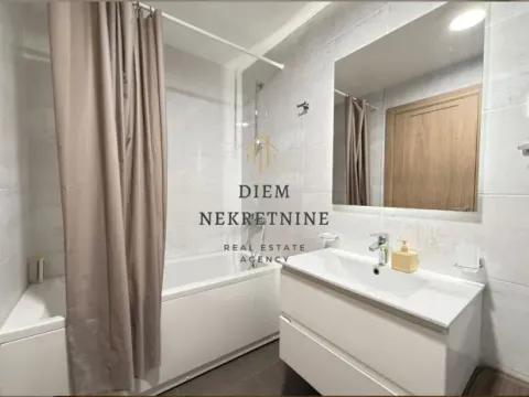 Izdavanje, dvosoban stan, 72m², Master Kvart, Podgorica - image 4