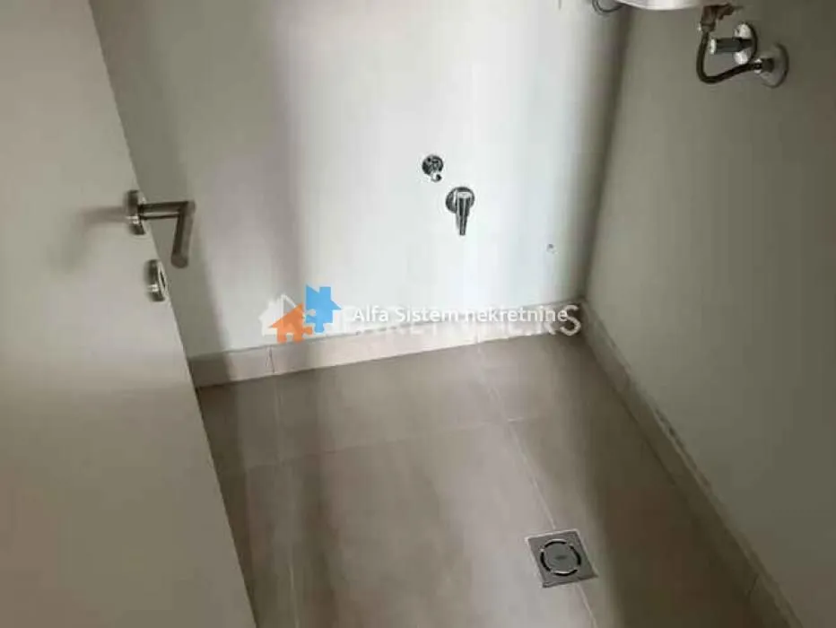 Izdavanje, trosoban stan, 78m², Novi Beograd Blok 65, Novi Beograd Sve Podlokacije