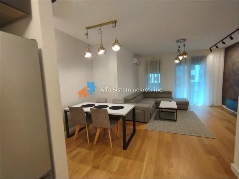 Izdavanje, trosoban stan, 95m², Trošarina, Voždovac Sve Podlokacije