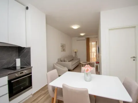 Rent, one bedroom apartment, 46m², Budva, Crna Gora - image 1