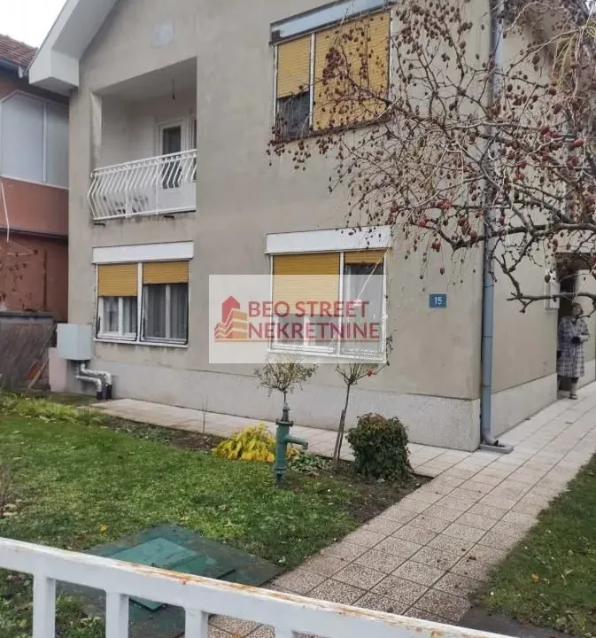 Prodaja, trosoban stan, 135m², Požarevac, Srbija