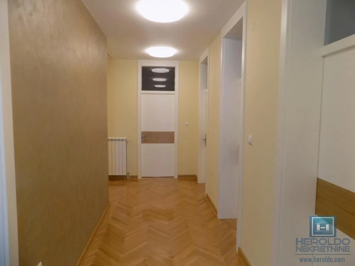 Prodaja, kuća, 192m², 4. juli, Paraćin
