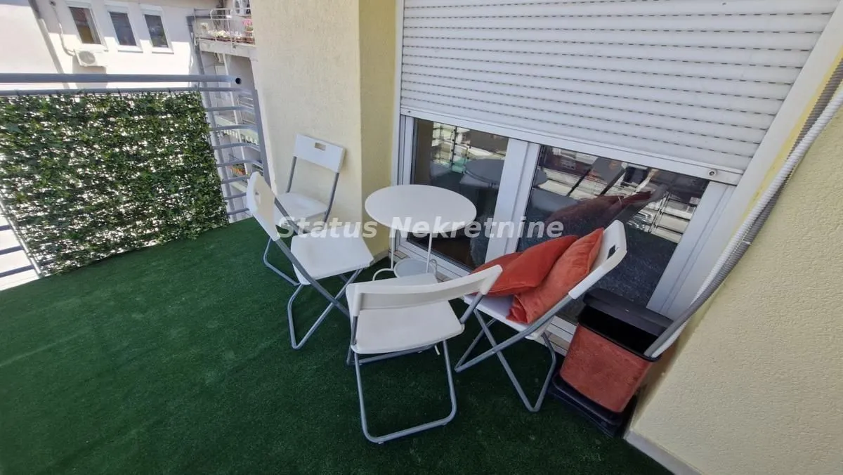 Prodaja, četvorosoban stan, 120m², Centar, Novi Sad