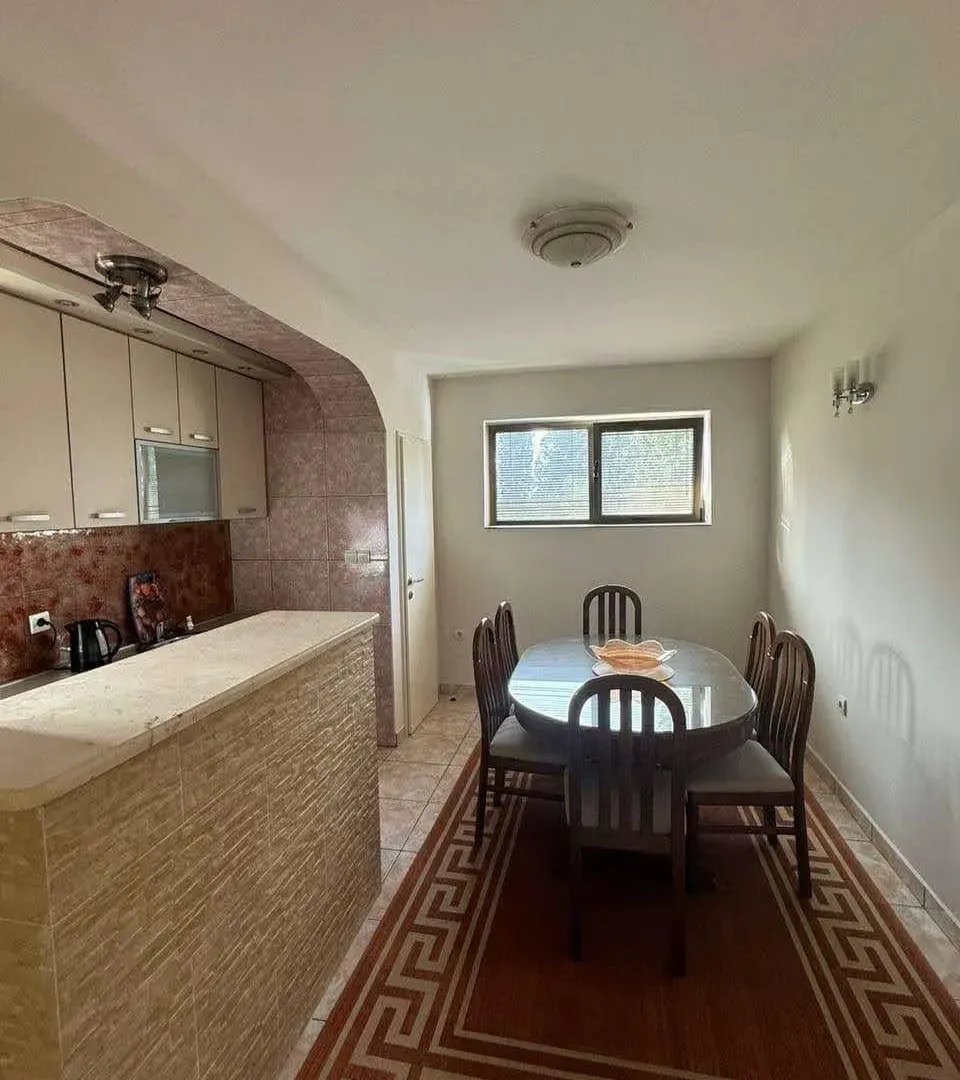 Izdavanje, jednosoban stan, 60m², Gorica C, Podgorica
