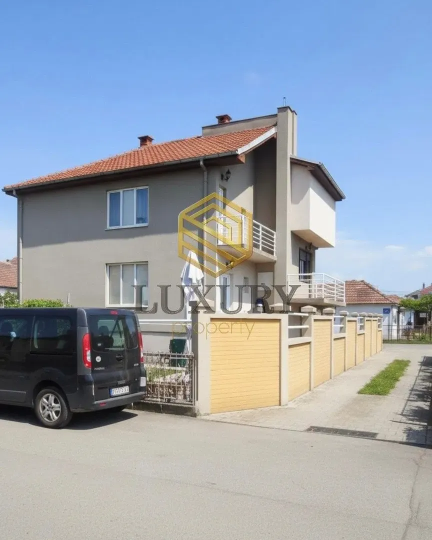 Sale, house, 240m², Tološi, Podgorica