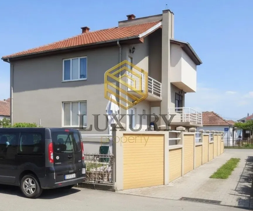 Sale, house, 240m², Tološi, Podgorica