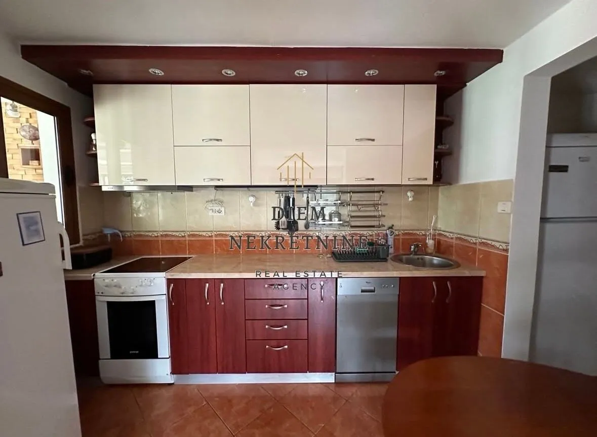 Izdavanje, kuća, 94m², Mareza, Podgorica