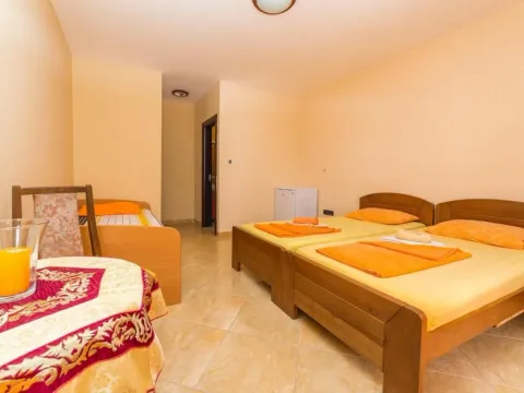 Izdavanje, kuća, 300m², Dubovica, Budva - image 13