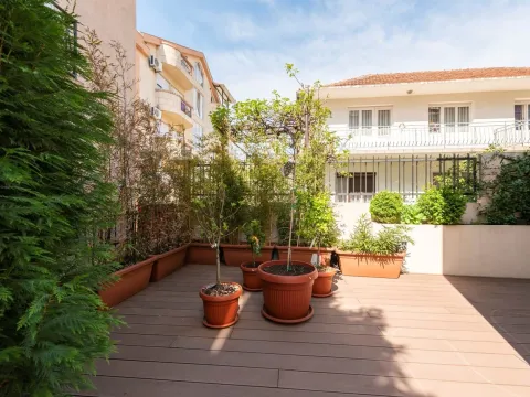 Sale, three bedroom apartment, 200m², Podgorica, Crna Gora - image 36