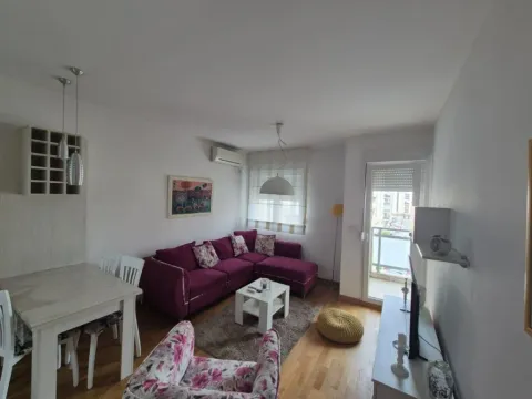 Izdavanje, jednosoban stan, 45m², City Kvart, Podgorica - image 10