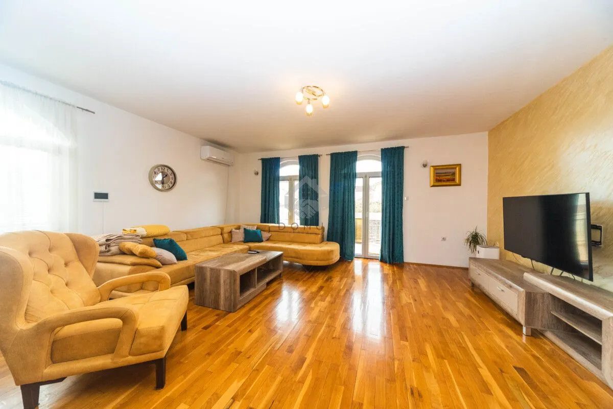 Rent, four bedroom apartment, 180m², Tološi, Podgorica