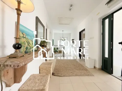 Prodaja, kuća, 212m², Đenovići, Herceg Novi - image 2