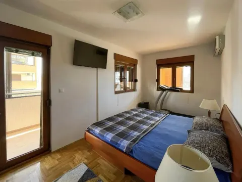 Prodaja, trosoban stan, 103m², Stari Aerodrom, Podgorica - image 9