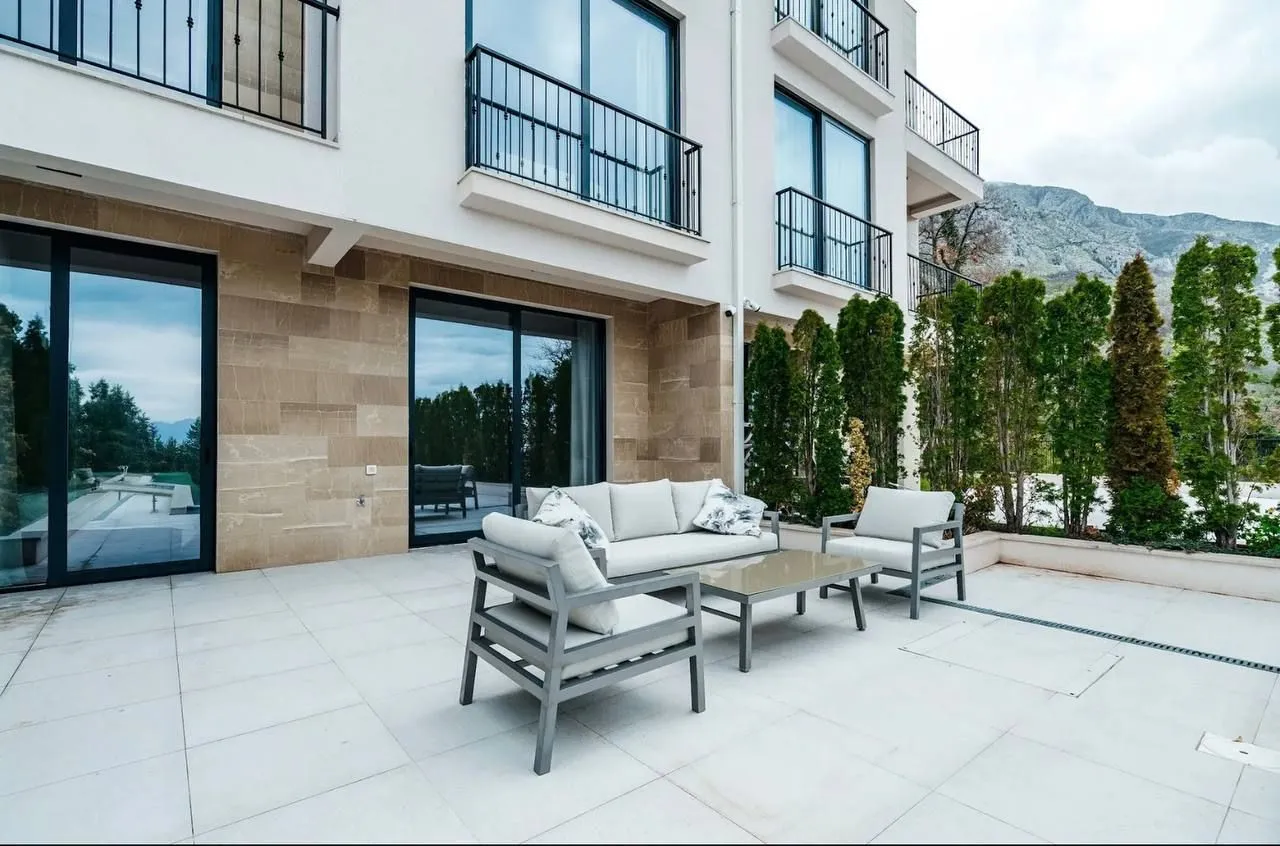 Sale, house, 220m², Rafailovići, Budva