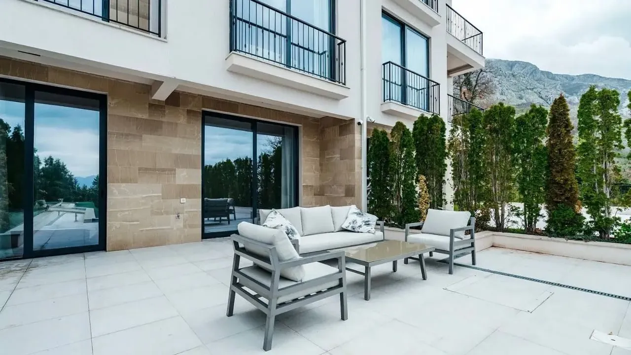 Sale, house, 220m², Rafailovići, Budva