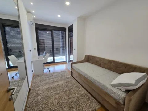 Izdavanje, četvorosoban stan, 118m², Kod Capital Plaze, Podgorica - image 11