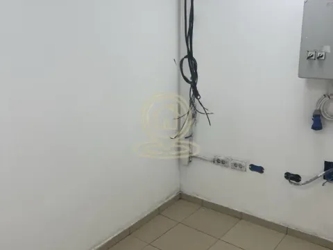 Izdavanje, poslovni prostor, 615m², Dušanovac, Voždovac Sve Podlokacije - image 9