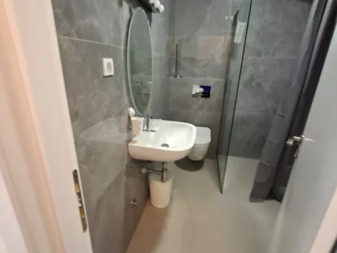 Rent, one bedroom apartment, 45m², Bulevar, Budva - image 16