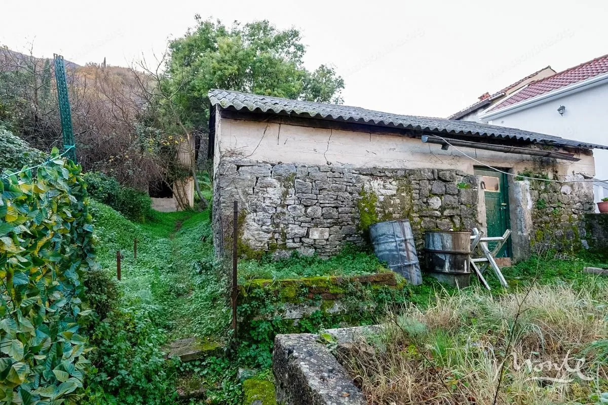 Prodaja, kuća, 333m², Kostanjica, Kotor