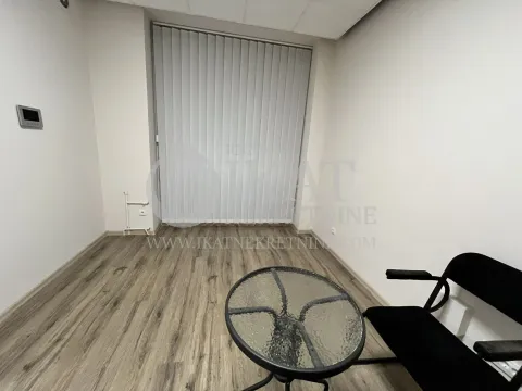 Izdavanje, poslovni prostor, 70m², Zemun Gornji Grad, Zemun Sve Podlokacije - image 2