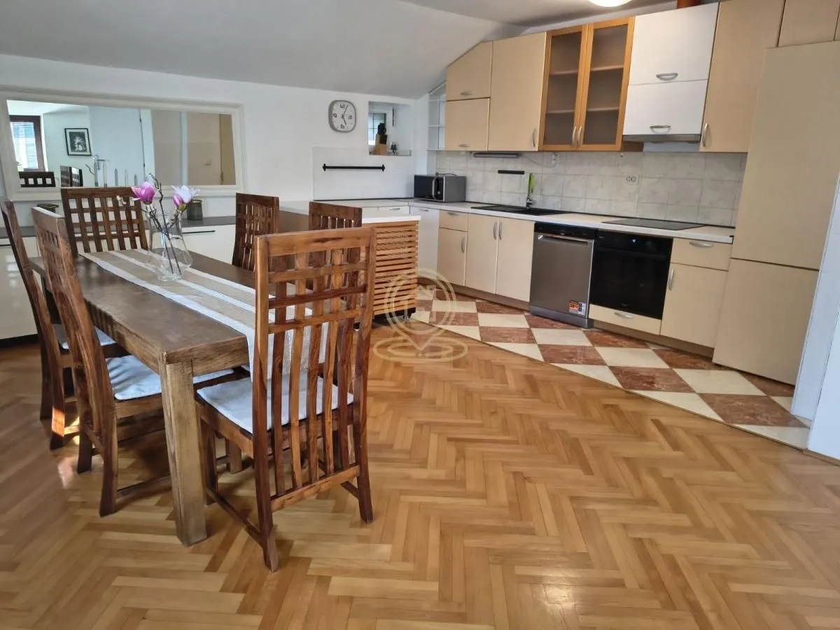 Rent, four bedroom apartment, 100m², Senjak, Beograd