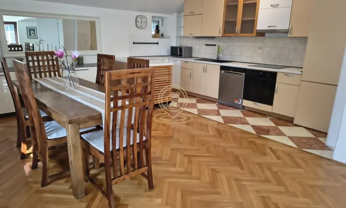 Rent, four bedroom apartment, 100m², Senjak, Beograd