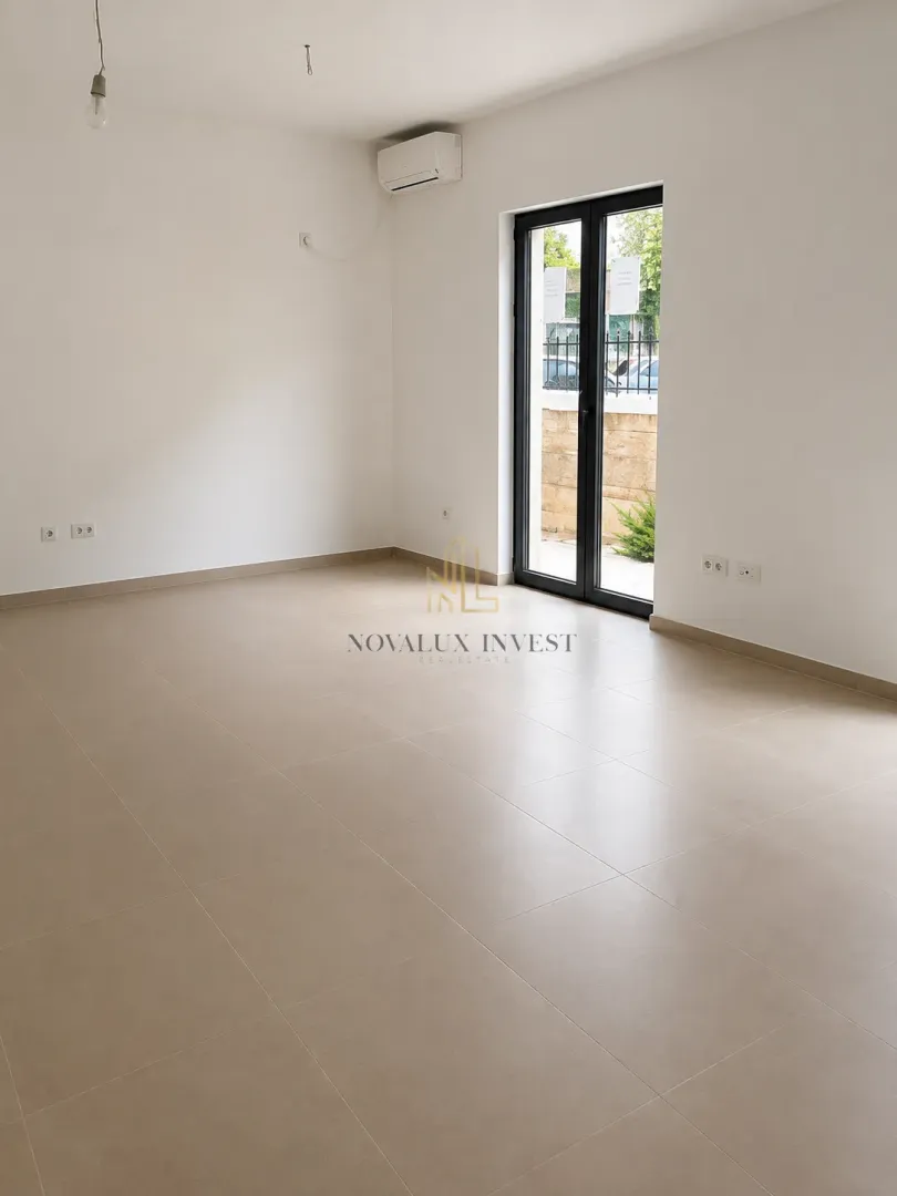 Rent, office space, 80m², Dobrota, Kotor