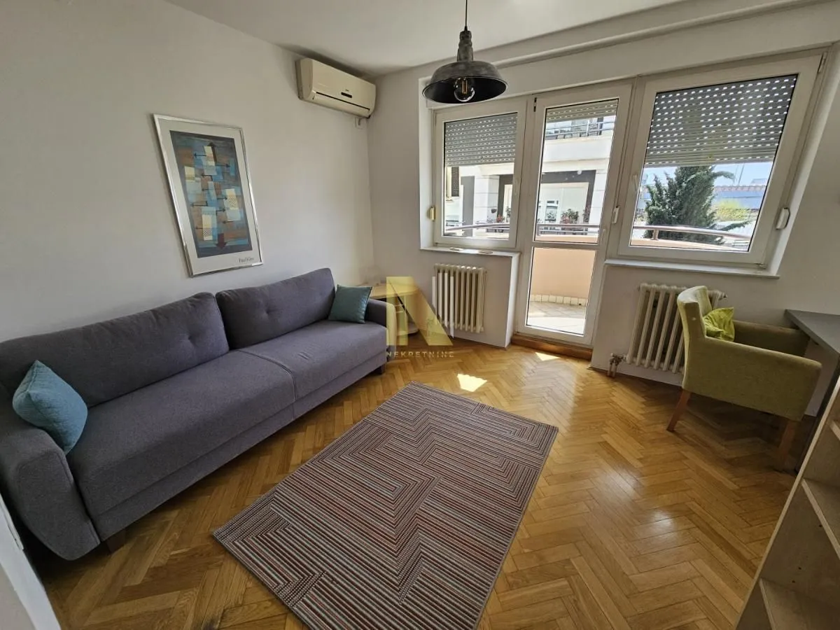 Izdavanje, garsonjera, 33m², Centar, Novi Sad