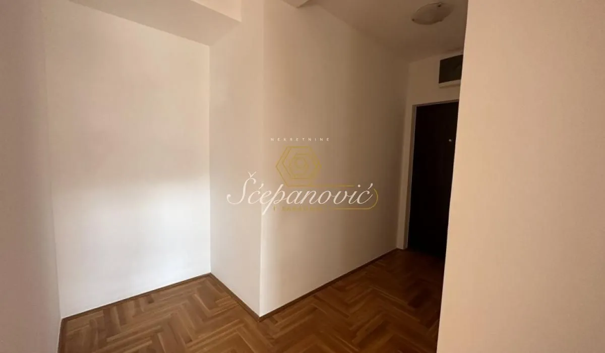 Prodaja, stan, 44m², Bulevar Oslobodjenja, Novi Sad Sve Podlokacije