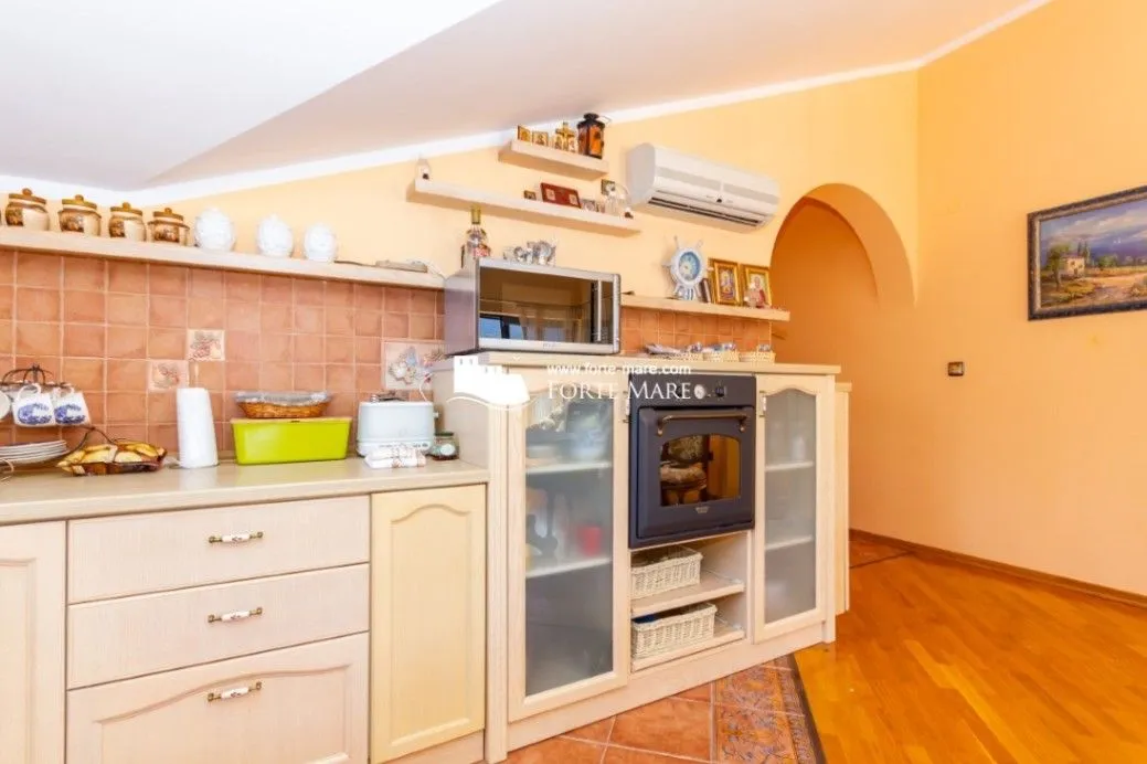 Prodaja, dvosoban stan, 88m², Đenovići, Herceg Novi
