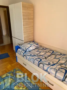 Izdavanje, trosoban stan, 110m², City Kvart, Podgorica - image 14