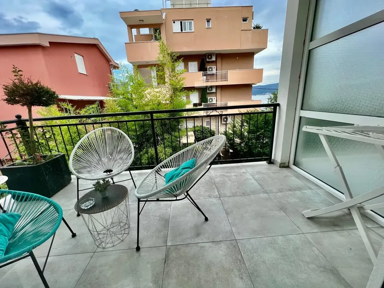 Izdavanje, stan, 35m², Tivat, Crna Gora