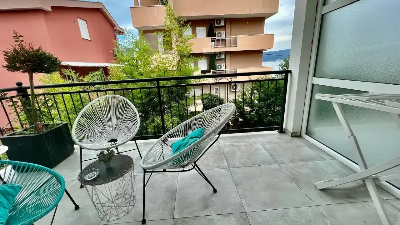 Izdavanje, stan, 35m², Tivat, Crna Gora