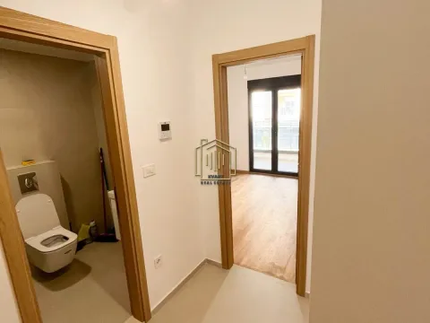 Izdavanje, jednosoban stan, 50m², City Kvart, Podgorica - image 6