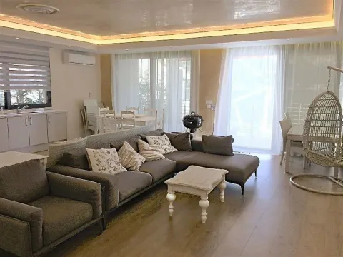 Sale, house, 325m², Stoliv, Kotor - image 9