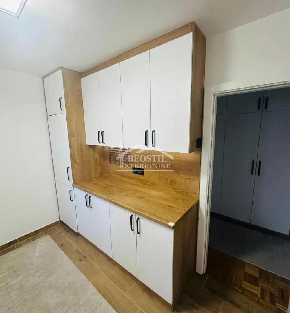 Sale, three bedroom apartment, 70m², Novi Beograd Blok 61, Novi Beograd Sve Podlokacije