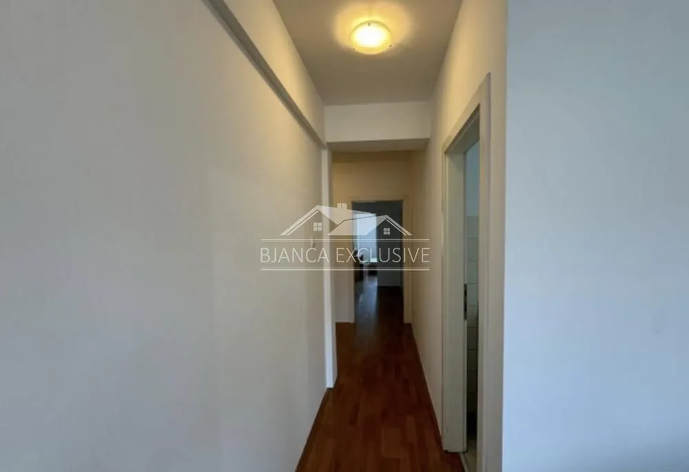 Prodaja, četvorosoban stan, 90m², Đeram Pijaca, Beograd