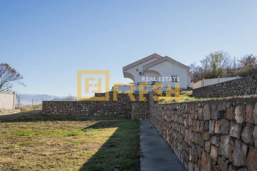 Rent, house, 250m², Ostalo, Podgorica