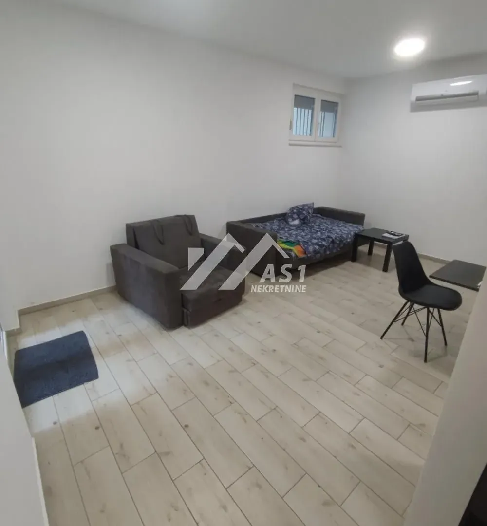 Izdavanje, stan, 32m², Centar, Novi Sad