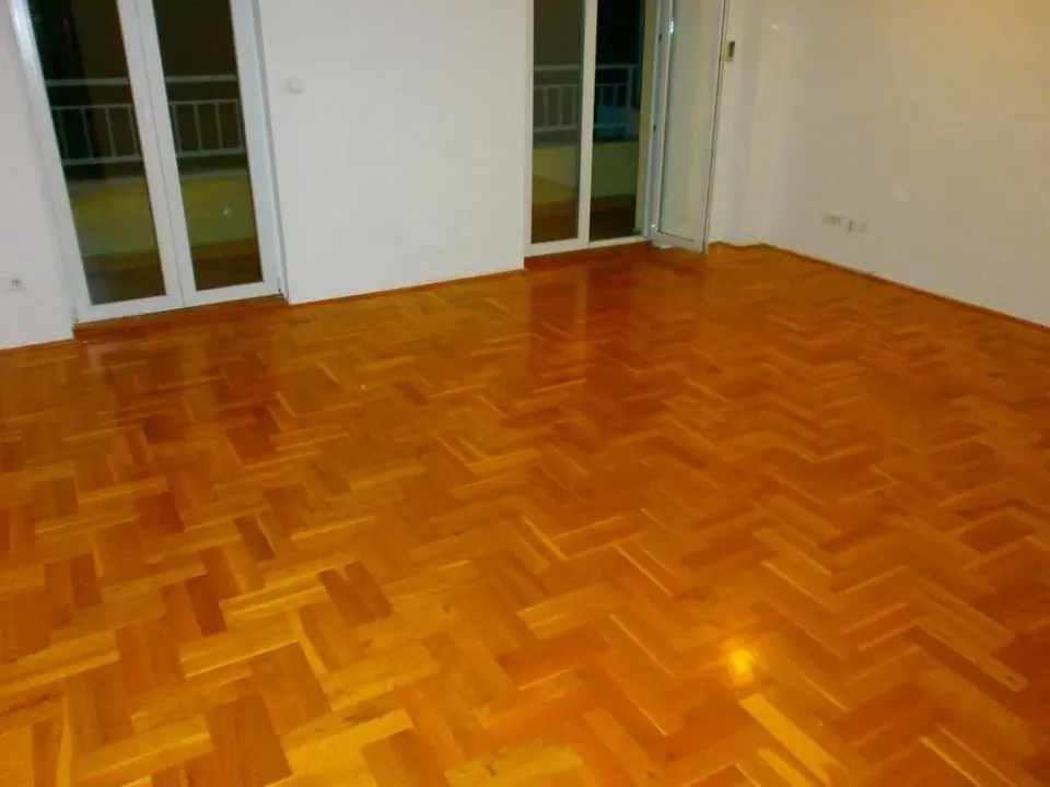 Izdavanje, poslovni prostor, 90m², Blok 9, Podgorica