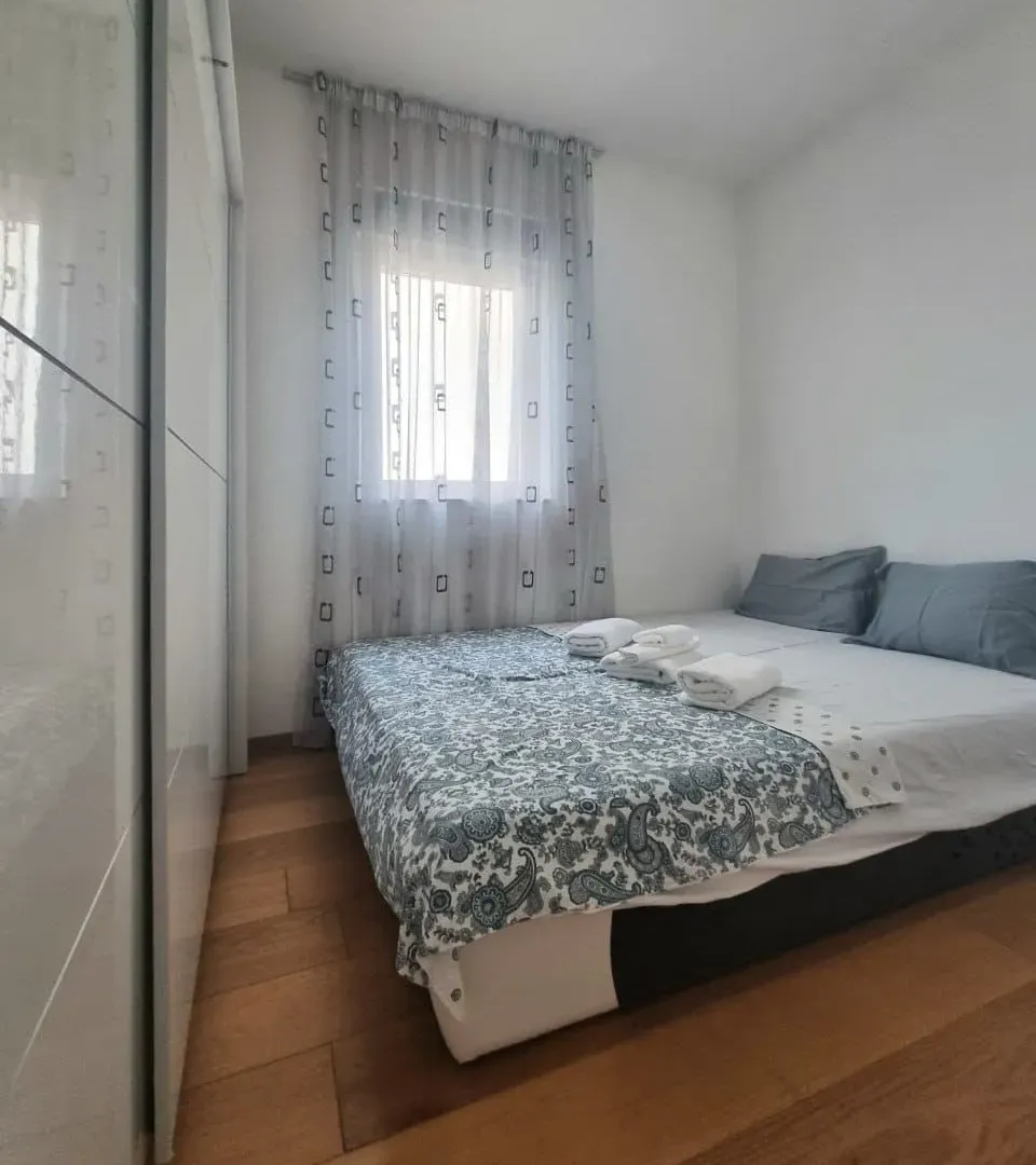Izdavanje, dvosoban stan, 103m², Budva okolina, Budva