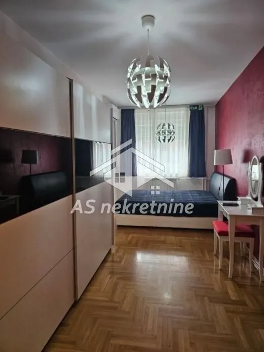 Izdavanje, četvorosoban stan, 96m², Vračar Sve Podlokacije, Beograd